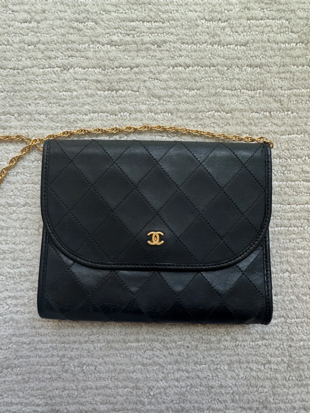 (Authentic) Vintage Chanel Matelassé Lambskin Crossbody Flap Bag | c. 1980s
